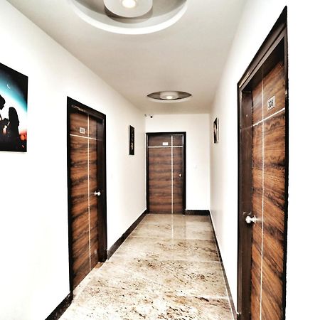Airport Hotel Delhi Aerocity, 15 Mins Yashobhoomi Új-Delhi Kültér fotó