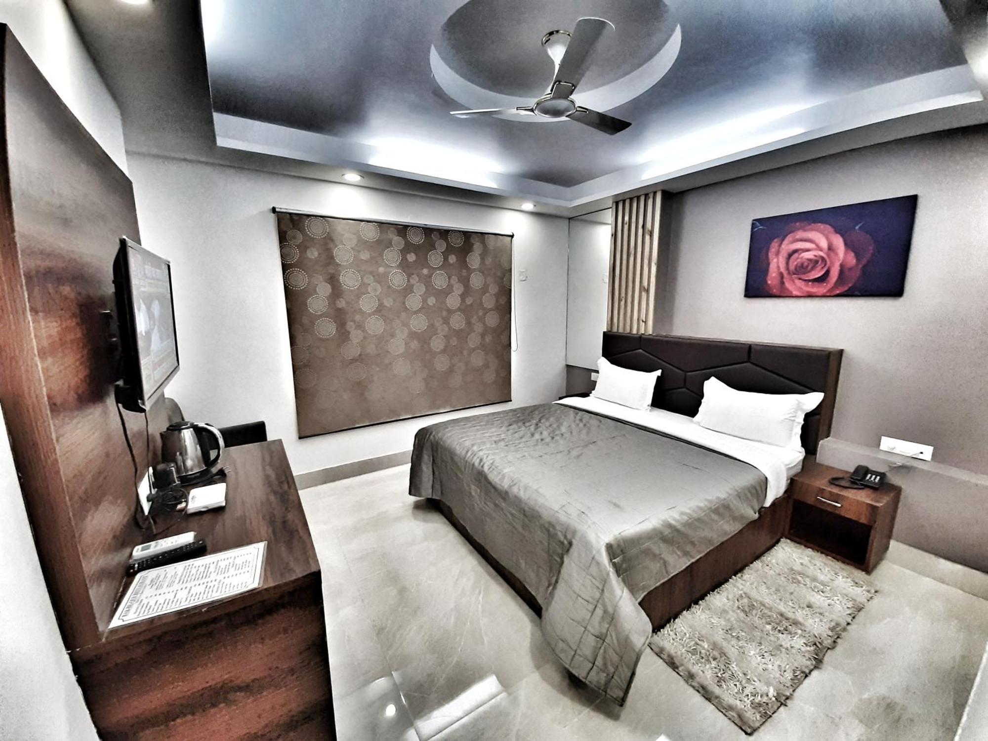 Airport Hotel Delhi Aerocity, 15 Mins Yashobhoomi Új-Delhi Kültér fotó